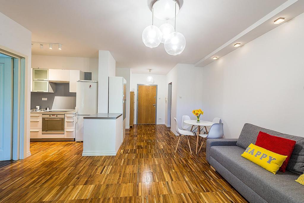 Apartment Powisle With Garage วอร์ซอ ภายนอก รูปภาพ