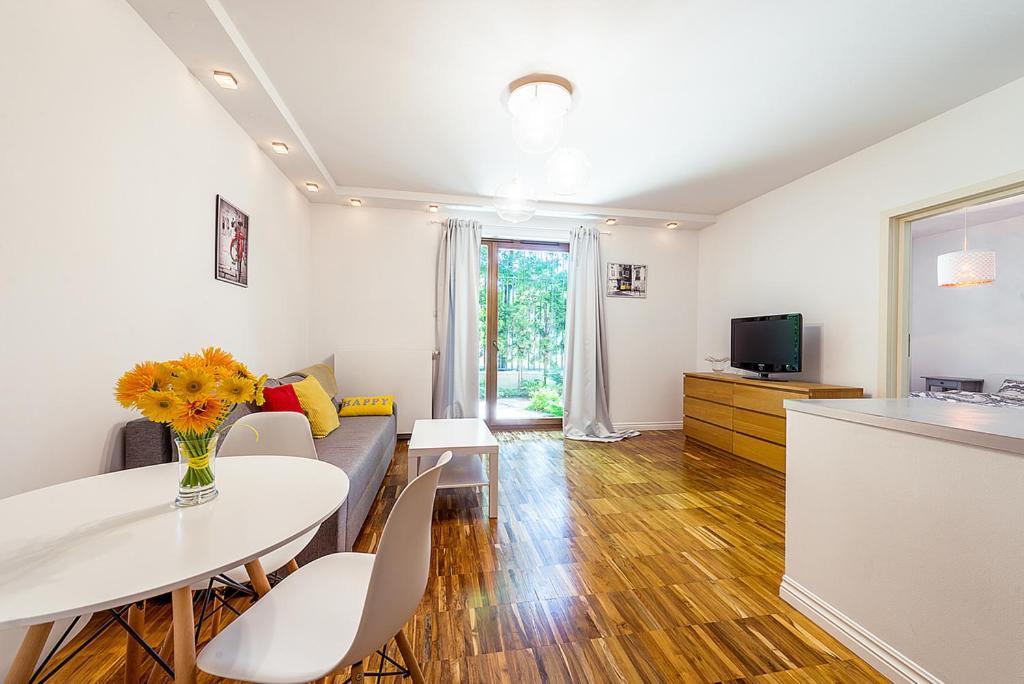 Apartment Powisle With Garage วอร์ซอ ภายนอก รูปภาพ