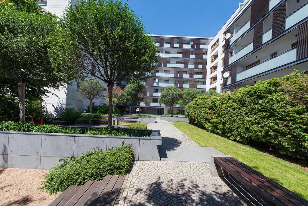Apartment Powisle With Garage วอร์ซอ ภายนอก รูปภาพ